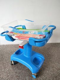 comprare ABS due manovelle che inclinano la greppia regolabile del bambino dell'ospedale dell'OEM fabbricazione online