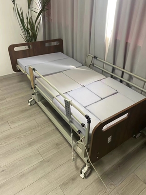 Casa elettrica letto di cura per anziani con ruote chiudibili