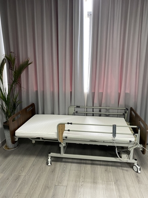 Casa elettrica letto di cura per anziani con ruote chiudibili