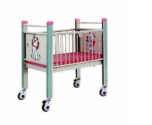 Una greppia medica infantile del bambino dell'ospedale della culla della mobilia di funzione