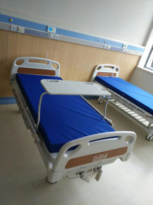 Tavolo da pranzo di plastica 90X34.5cm sopra il piano d'appoggio del letto sopra la Tabella dell'ospedale del letto