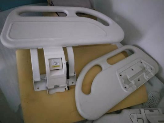 Gli accessori che medici dei prodotti Bedrails per Medicall inserisce il colore bianco pp battagliole per le parti del letto di ospedale