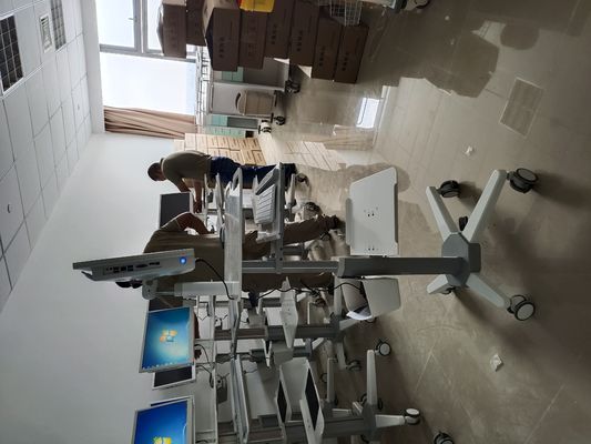 Carrello commovente Integrated di altezza dello scrittorio del computer del carrello regolabile della stazione di lavoro