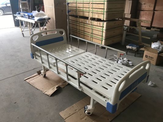 L'acciaio paziente manuale del letto dell'ospedale di 2 manovelle spruzza la struttura di plastica