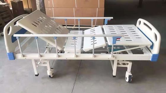 L'acciaio paziente manuale del letto dell'ospedale di 2 manovelle spruzza la struttura di plastica