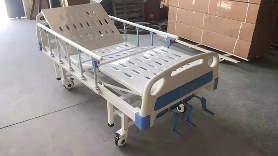 L'acciaio paziente manuale del letto dell'ospedale di 2 manovelle spruzza la struttura di plastica