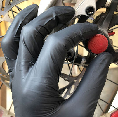 I guanti medici del nitrile non sterile anneriscono i guanti eliminabili del nitrile