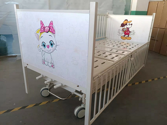 Greppia bianca del bambino dell'ospedale con l'OEM delle immagini del fumetto disponibile