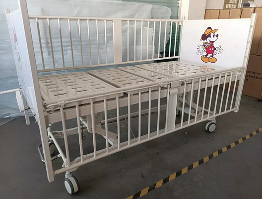 Greppia bianca del bambino dell'ospedale con l'OEM delle immagini del fumetto disponibile